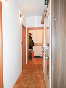 Podnájem velice prostorného, DV bytu, 1+1, 43 m2, na ulici I - 5