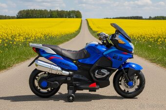 Nová velká elektrická dvoumístná cestovní motorka - 5