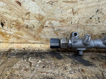 VSTŘIKOVACÍ LIŠTA 1.6 TDI 85KW DDYA 04L130089F - 5