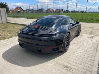 Porsche 911 Carrera 4 - 5