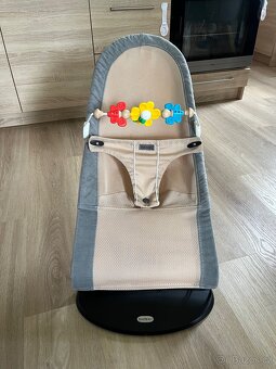 Babybjorn lehátko / houpátko krásný stav + hrazdička - 5