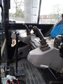Bagr CAT 302,5 - 5