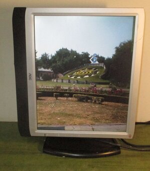 LCD monitor AOC, 17 palců, DVI otočný stojan - 5