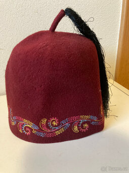 Fez, pokrývka hlavy, vyšívaný za 800 kč - 5