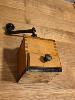 Ruční mlýnek na kávu - 5