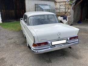 Mercedes Benz 220S W111 - 5