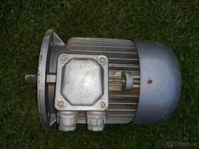 Prodám nový přírubový elektromotor 2,2 kW/220V/380V - 5