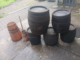 Staré drevene pivní sudy - 5