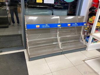 Regály + drobný nábytek z rekonstrukce čerpací stanice - 5