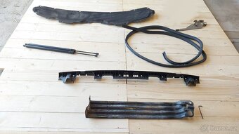 VW Transporter T5 – TLUMENÍ  KAPOTY, DRŽÁK REZERVY, PLAST ZA - 5