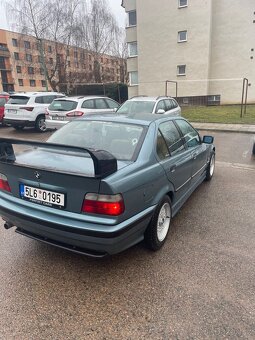 Bmw e36 318i sedan - 5