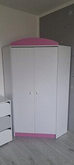 Rohová šatní skříň - 5