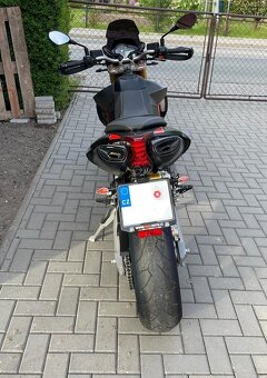 Aprilia Dorsoduro 750 Factory - 5