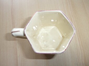 STARÝ HRANĚNÝ HRNEK - DEKOR FIALOVÁ RŮŽE - 8 cm - 5