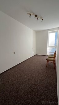 Pronájem prostorného bytu 5+1 včetně zahrádky - 5