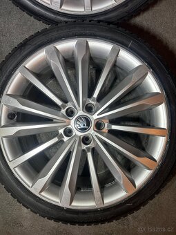 ALU Kola ŠKODA 5x112 R19 TRINIT Zánovní Zimní Pneu 235/40/19 - 5