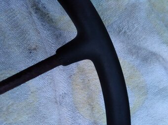 Prodám krásný nepopraskaný volant na ZETOR25 - 5