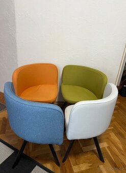 Designový jídelní set (stůl + 4 židle) - 5