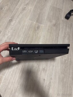PlayStation 4 slim - 5
