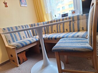 Prodám rohovou lavici, 2 židle a stůl - 5