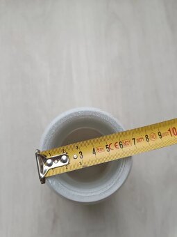 Bílá váza s motýlem - nová - 5