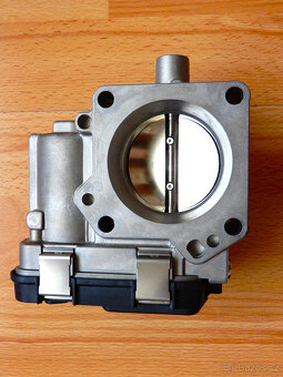 Škrtící klapka 03F133062B - 5