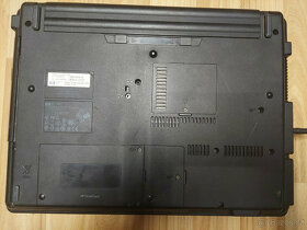 HP Compaq 6720s, funkční, kosmeticky horší, baterie 3 minuty - 5