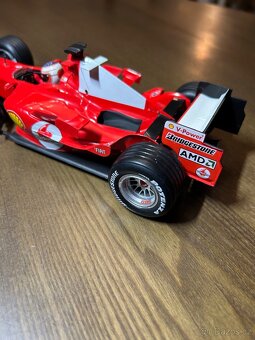 Ferrari F 2005 1:18 - 5