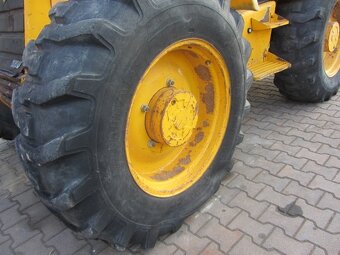 Kolový bagr JCB 4CX - 5
