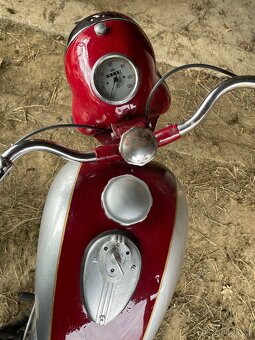Jawa pérák 250 - 5