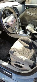 Prodám náhradní díly z havarovaného vozidla Volvo V40 - 5