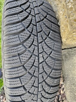 Sada zimních pneu Goodyear Ultragrip 9 185/65 R15 88T - 5