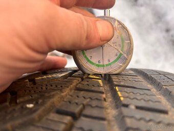 235/50/19 zimni pneu - 5