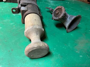 Plnička klobás, mlýnek na maso retro - 5