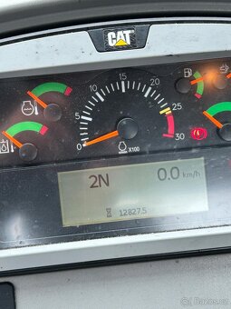 Kolový nakladač CAT 950M - 5