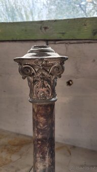 Starý ozdobný svícen – kombinace kovu a kamene - 5