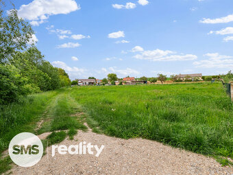 Stavební pozemky Kubšice – 600 m² a 700 m², možnost koupě i - 5