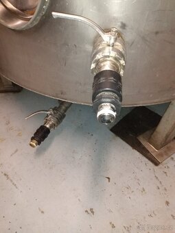 Predám nerezové nádrže na víno - 5