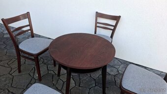 Sestava jídelních židlí a konferenčního stolku - 5