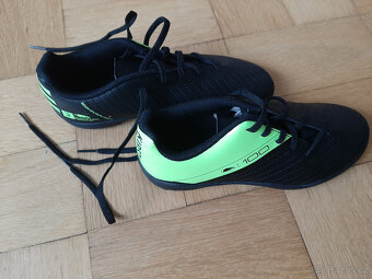 Sálovky vel. 33 (2x), kopačky vel. 35, turfy nové vel. 35 - 5