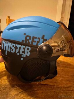 lyžařská helma se štítem - 5