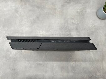 PS4 Slim v krásném stavu, druhý ovladač, hry (PlayStation 4) - 5