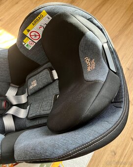 Britax Römer Swingfix M i-Size v barvě Blue Marble - 5