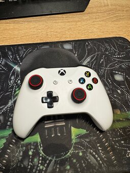 Xbox one s + 2x ovladače - 5