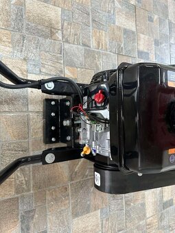 Motorový štěpkovač a drtič dřeva ATHOS 1005 - 5