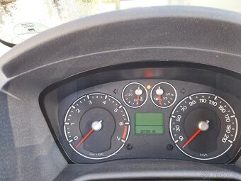 Ford Fusion 1.6 - 5