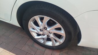 Toyota Auris 1.6 vvti. Rok 2015 - 5