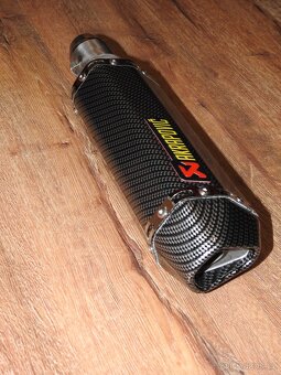 Laděný výfuk Akrapovič carbon Nový - 5