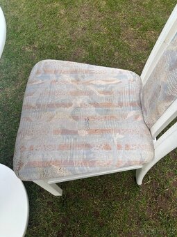 Oválný stůl + 4 polstrované židle - 5