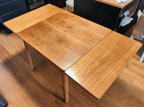 Starší dřevěný rozkládací stůl - 5